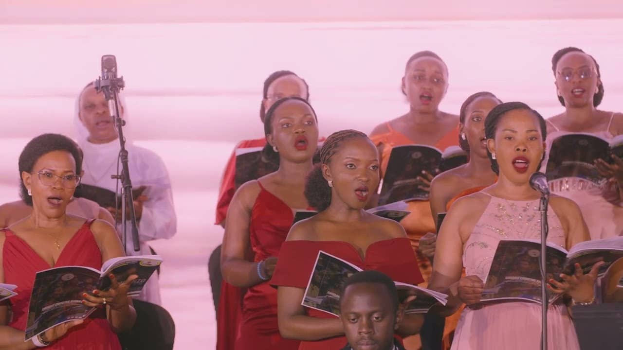 Chorale Christus Regnat choir members performing